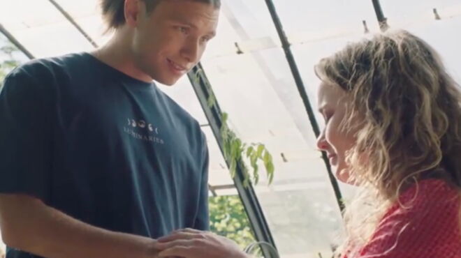 Ici tout commence en avance : Lionel prêt à assumer le rôle du père de l’enfant de Kelly, Maya et Malik arrêtent le couple libre… Le résumé de l’épisode 1215 du mercredi 9 juillet 2025