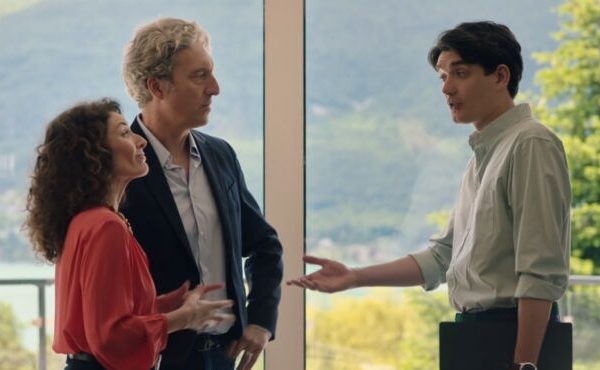 Ici tout commence en avance : Zoé et Léonard trouvent des preuves contre Ferdinand mais ne peuvent pas le coincer, Tom violemment recadré par Billie… Le résumé de l’épisode 1228 du lundi 28 juillet 2025